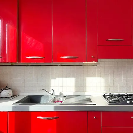 Red House - Beautiful - Metro M1 Mailand