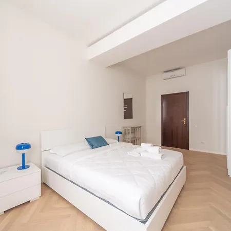 Charming 2-bedroom In Milanese Building