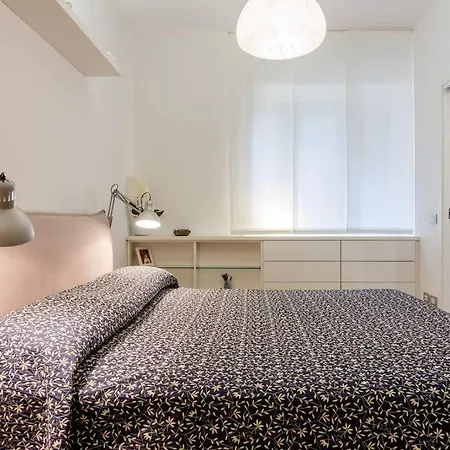 Apartment Charming 2 Bedroom Flat Fashion District Milan
