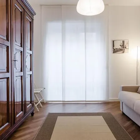 Charming 2 Bedroom Flat Fashion District Apartment *