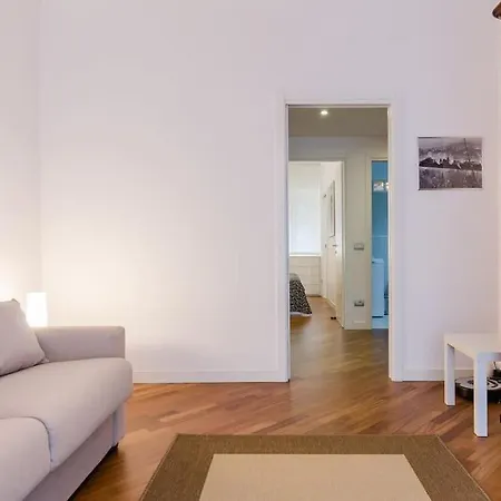 Apartment Charming 2 Bedroom Flat Fashion District Milan