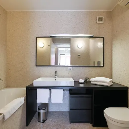 Elegante E Silenzioso Nel Cuore Di Apartment