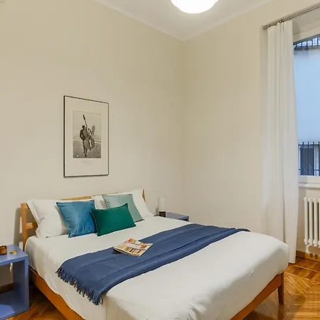 The Rent - Bright One Bedroom With Balcony In Moscova * Milão