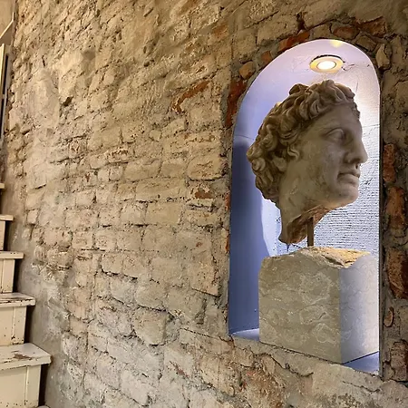 Charming And Design Attic Loft In Coolest Area Navigli Ticinese * מילאנו