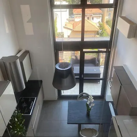 Penthouse Luce Near Metro-bus-tram Apartament