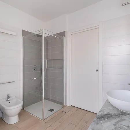 Parmenide Lejlighed Milano