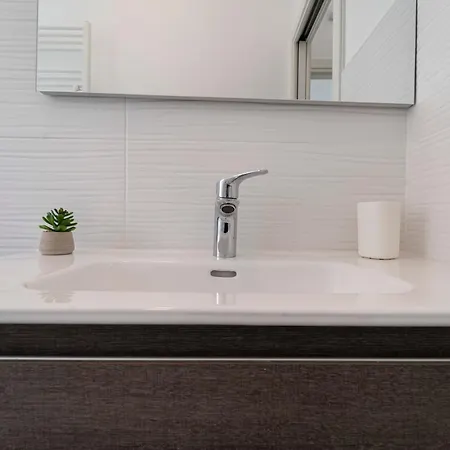 Modern Flat 10 Minutes Duomo Apartament Mediolan