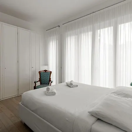 Apartment Palazzo Visconti Di Modrone, Two Beautiful By Halldis Milan