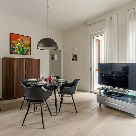 Apartment Palazzo Visconti Di Modrone, Two Beautiful By Halldis Milan