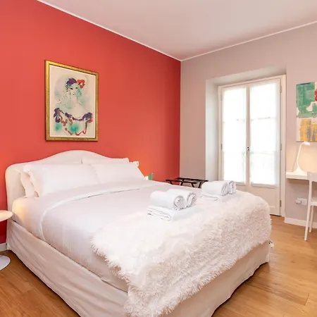 Luxurious & Spacious Flats In Duomo Apartament Mediolan