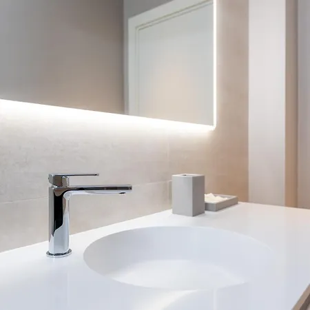 Luxurious & Spacious Flats In Duomo Mediolan