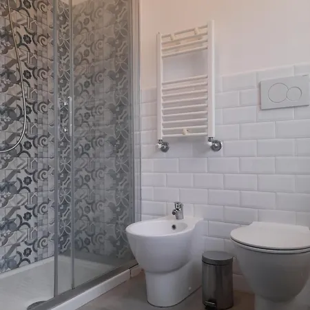 -l' Oasi Del Turista, 5- Station Private External Bathroom 3*