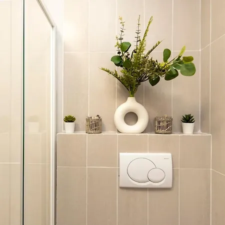 Sunny Retreat Near Metro, 12 Min To Duomo דירה *