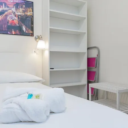 I Host - Pomponazzi Iris Milán