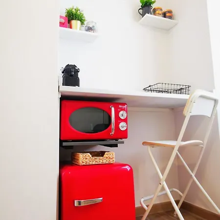 Appartement Cozy Flat 50 Meters From The Metro Milaan