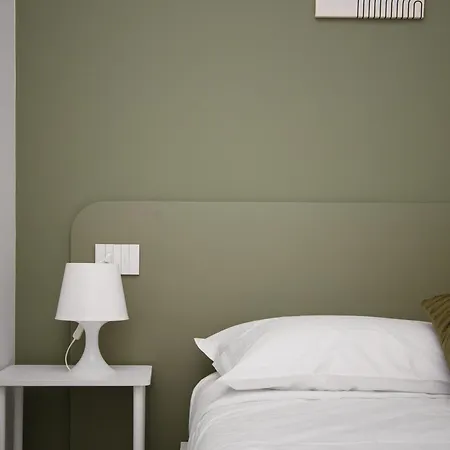 In Financial District 4 Pax Apartman