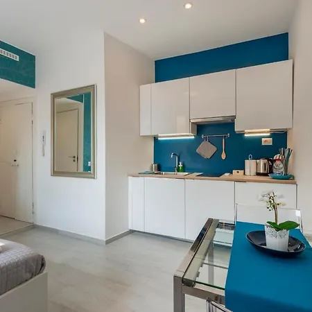 Navigli - Darsena; La Perla Di * Mediolan