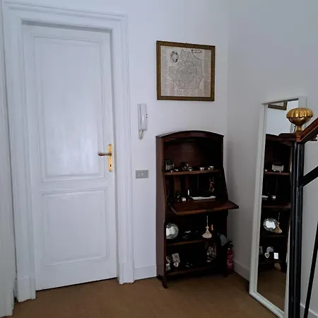 Casa Mari - Free Secure Parking, Breakfast, Private Bathroom, Wifi, Garden, Aircon, 5 Min Walk To Metro And Train Station Bed & Breakfast Milano