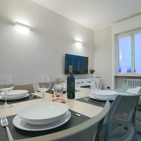 Wide & Bright 2 Bedroom Flat 50m From M4 Station 公寓 *