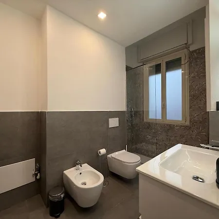 公寓 Wide & Bright 2 Bedroom Flat 50m From M4 Station 米兰