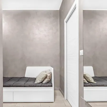 Ma22 - Duomo-loreto - Near The Duomo -