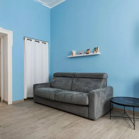 Apartment In Piazza A Isola