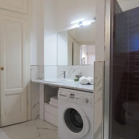 Contempora - Charming One-bedroom Retreat Steps From Life * Милан