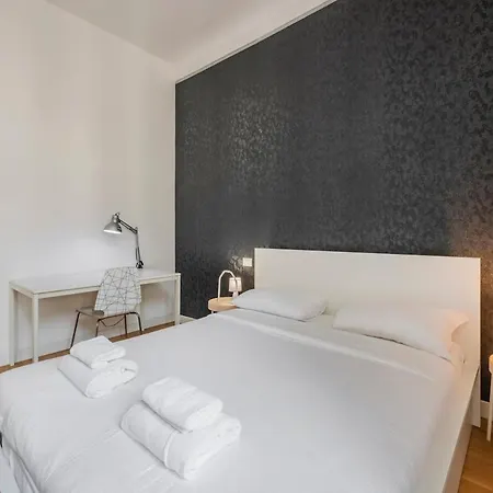 아파트 Luxury 3 Bedrooms - B 밀라노
