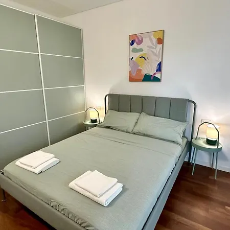 Giax Tower Premium Modern Milanese Flat With Gym Pool View & Box *