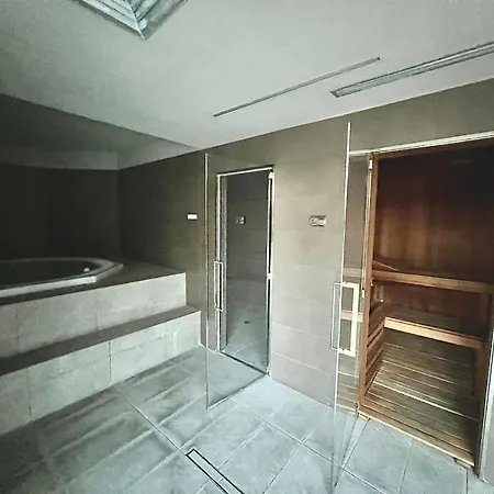 Giax Tower Premium Modern Milanese Flat With Gym Pool View & Box