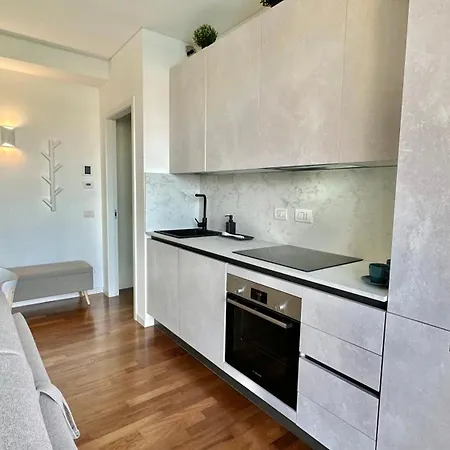 Apartment Giax Tower Premium Modern Milanese Flat With Gym Pool View & Box
