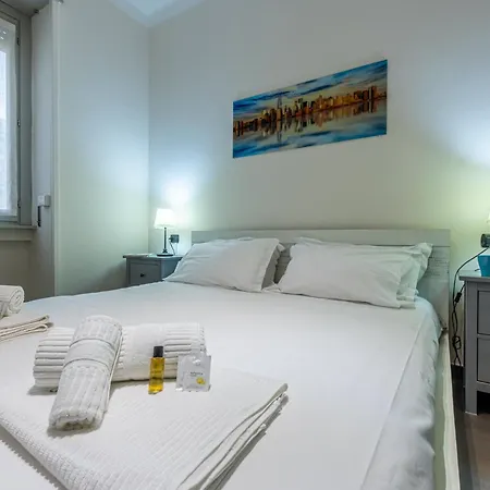 Apartment Sant' Ambrogio Flat
