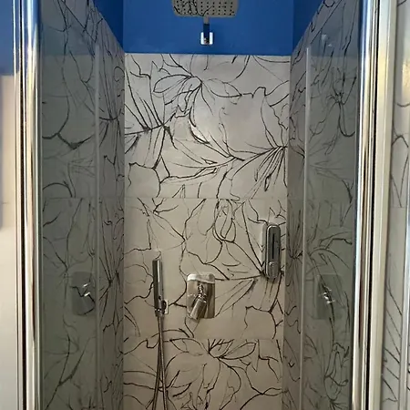 La Casa Di Sole - Corso Buenos Aires - Stazione En-suit ゲストハウス
