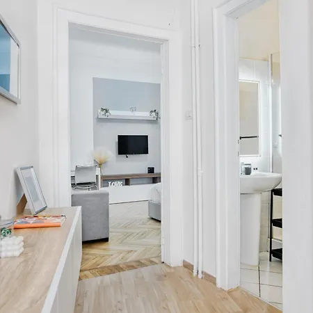 Charming Darsena - Amazing Position Next To Navigli Apartment *