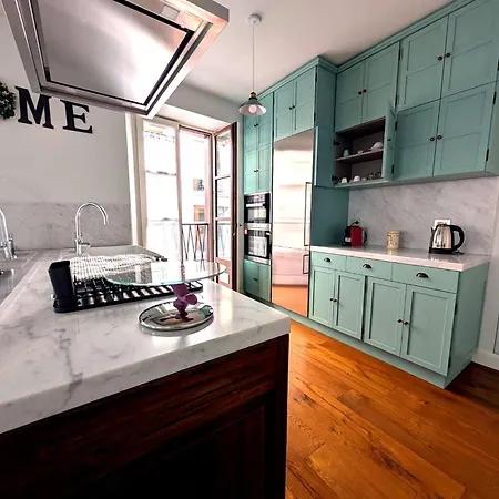 Hbhall Duomo Милан