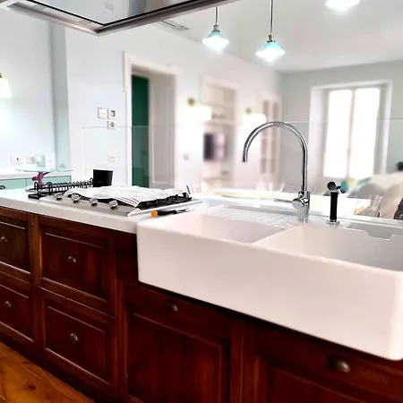 Hbhall Duomo Милан