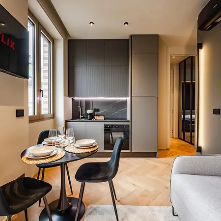 아파트 Luxury With View Steps From The Duomo *