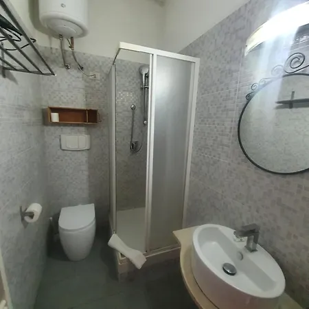 Sira House 게스트하우스 3*