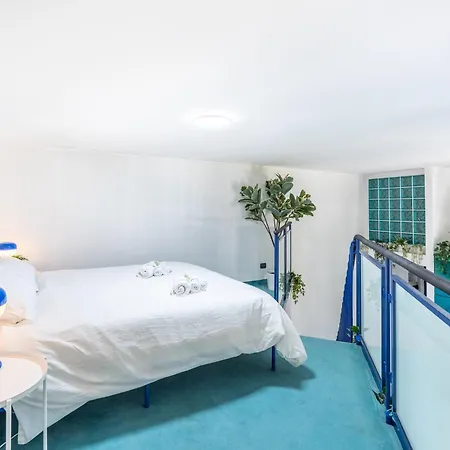 Blue Loft In The Heart Of Milan, Next To Metro Station Apartment *