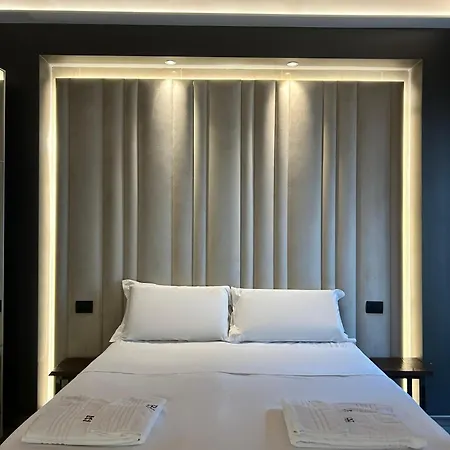 Davinci Near Duomo *