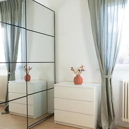 Arcimboldi's Nest - Close To Metro And Train