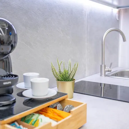 Metro Yellow 아파트 *