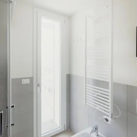 Gohost - Modern And Bright With Terrace And Balcony Appartamento
