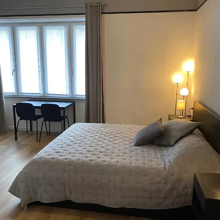 Grey House דירה *