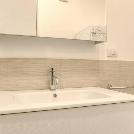 Modern Retreat In The Heart Of 밀라노