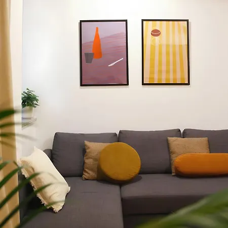 New! - Cozy Design In Piola! 公寓