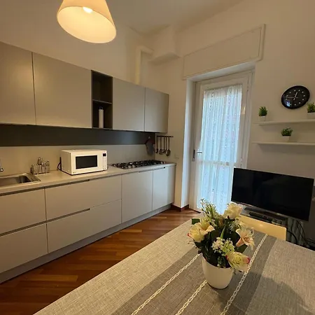 Bocconi - Porta Romana 4 Da Letto Con 2 Bagni Privati Apartmán *