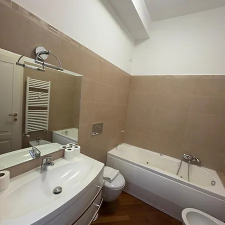 Bocconi - Porta Romana 4 Da Letto Con 2 Bagni Privati Apartmán *