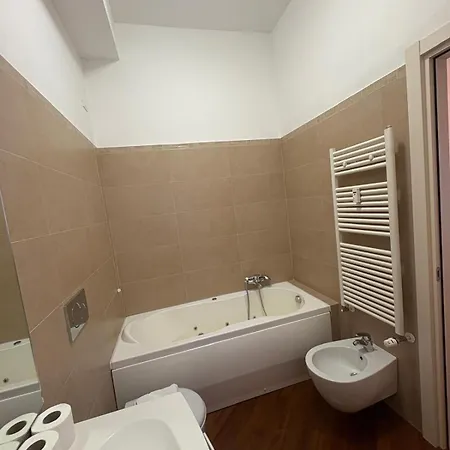 Bocconi - Porta Romana 4 Da Letto Con 2 Bagni Privati * Milán