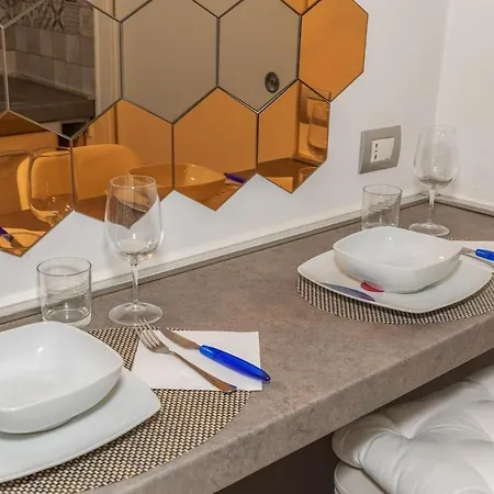 5 Min To Metro - Independent - Quiet - Privacy * Milan